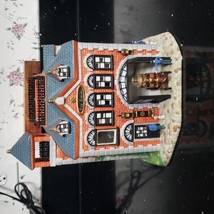 *2XHP* FIRM 1990s PartyLite Olde World Village #7 Fire Station Pocelain Tealight